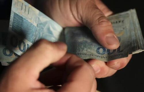 Brasileiros ainda não resgataram R$ 8,4 bilhões de valores a receber