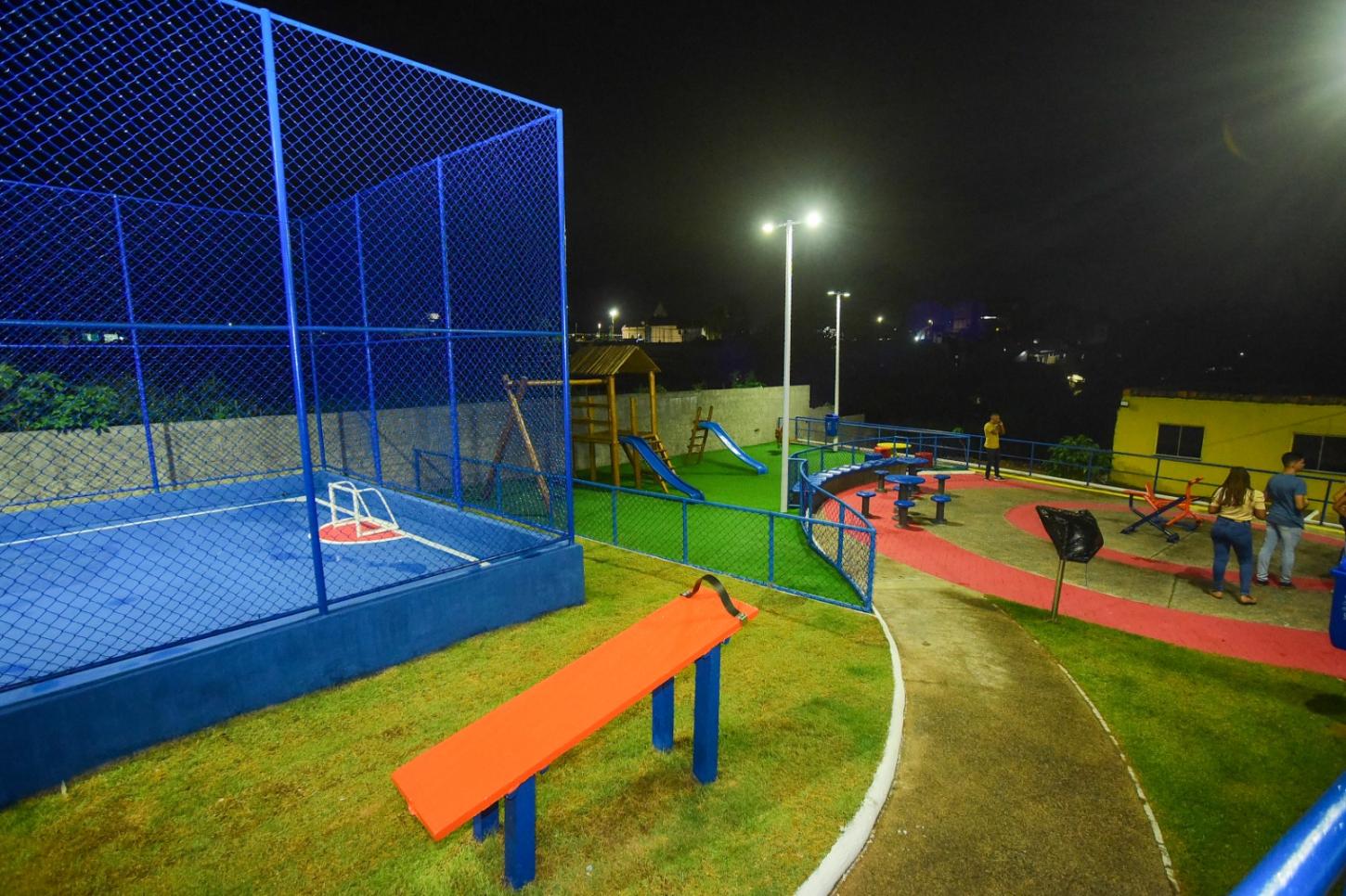 Espaço que servia para descarte irregular de lixo é transformado em nova praça no bairro de Pirajá