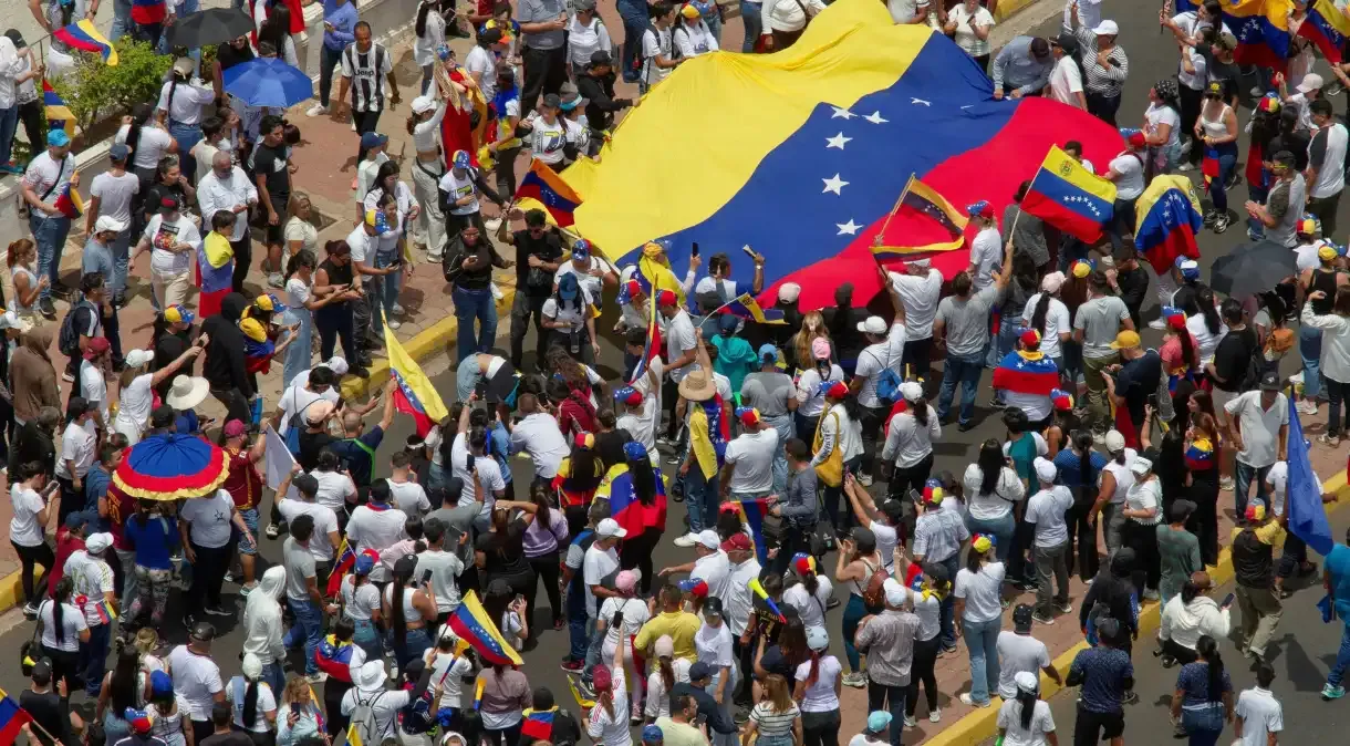 Venezuela terá dia de protestos em meio a tensão após Maduro se declarar reeleito