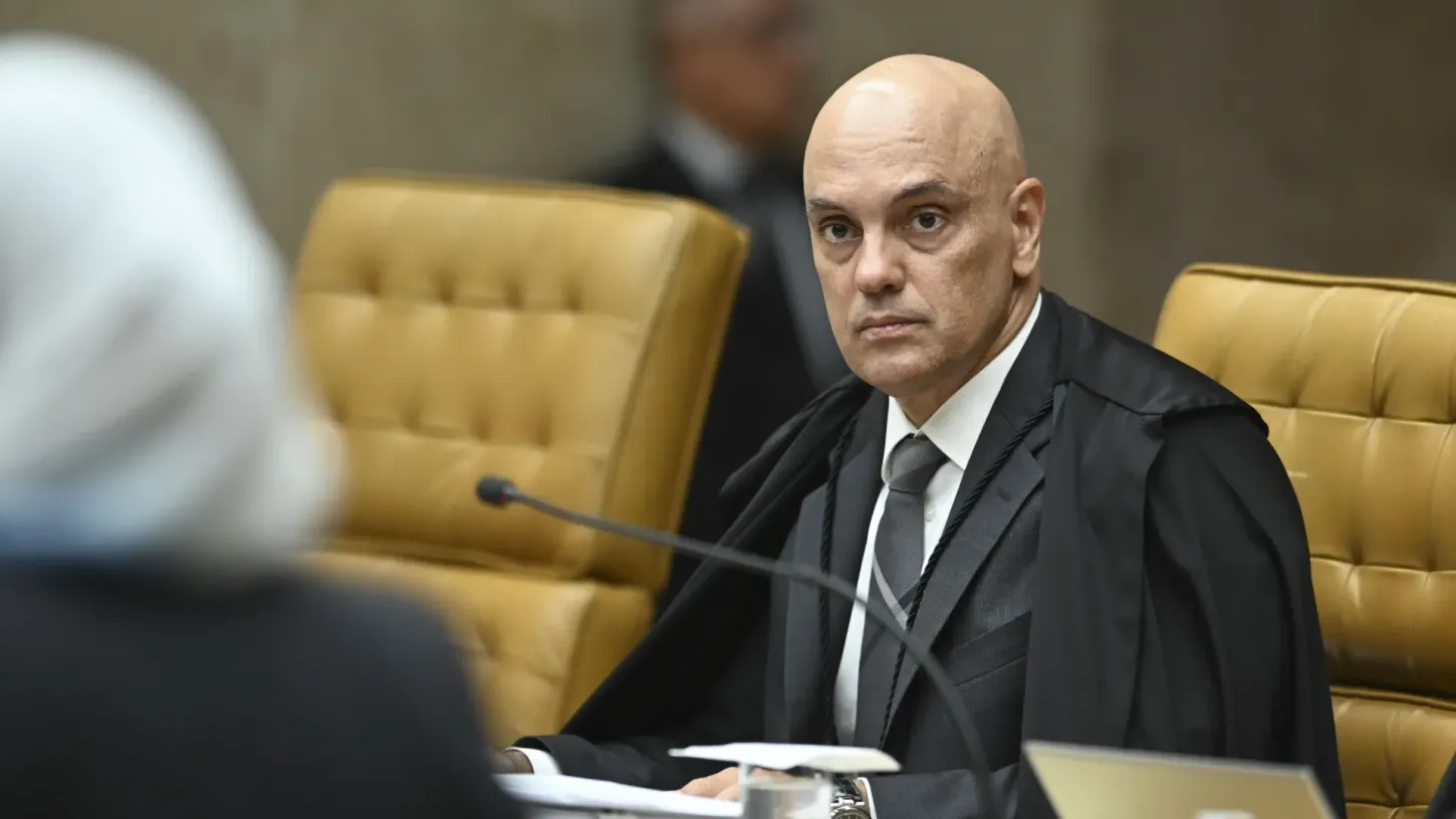 Moraes nega desbloqueio do X e condiciona retorno ao pagamento de multas