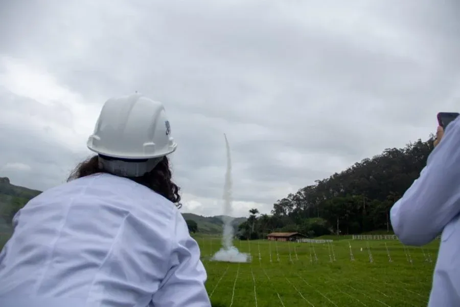 Foguetes feitos por estudantes da rede estadual se destacam na Mostra Brasileira de Foguetes