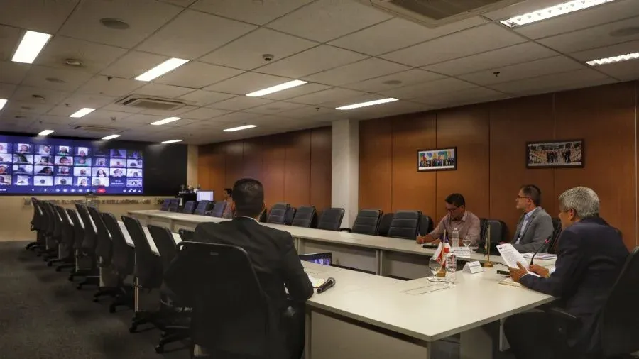 Governador se reúne com mais de mil educadores para fazer balanço de 2024 e traçar prioridades para 2025