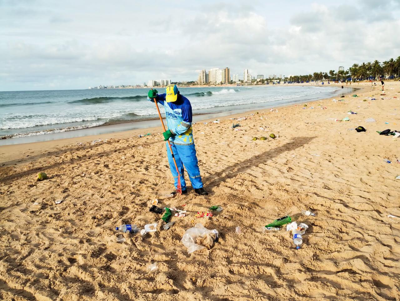 Limpurb recolhe 375 toneladas de resíduos durante virada 2024/2025 em Salvador