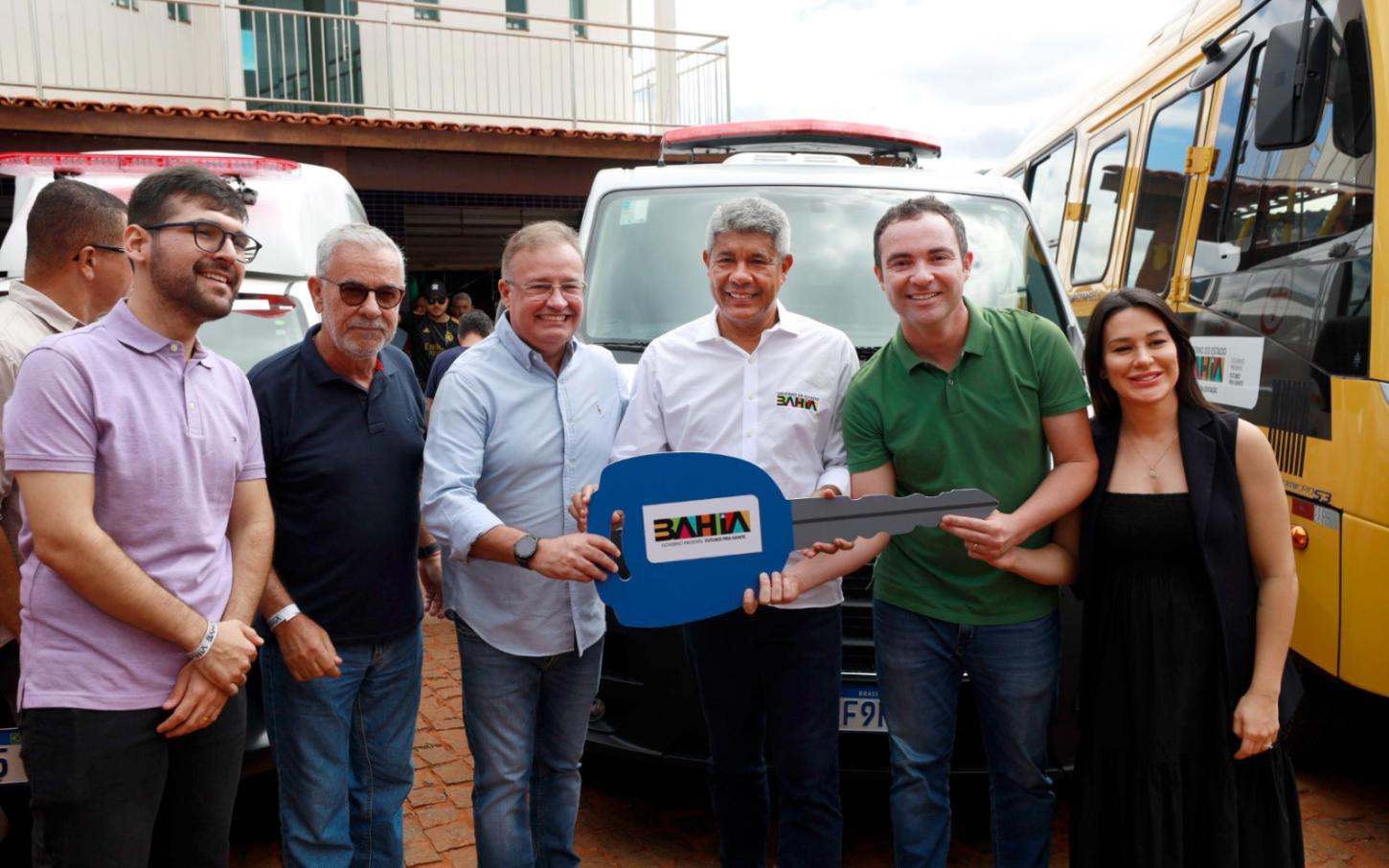 Brumado celebra novos investimentos no abastecimento de água e autorizações de obras realizadas pelo Governo do Estado