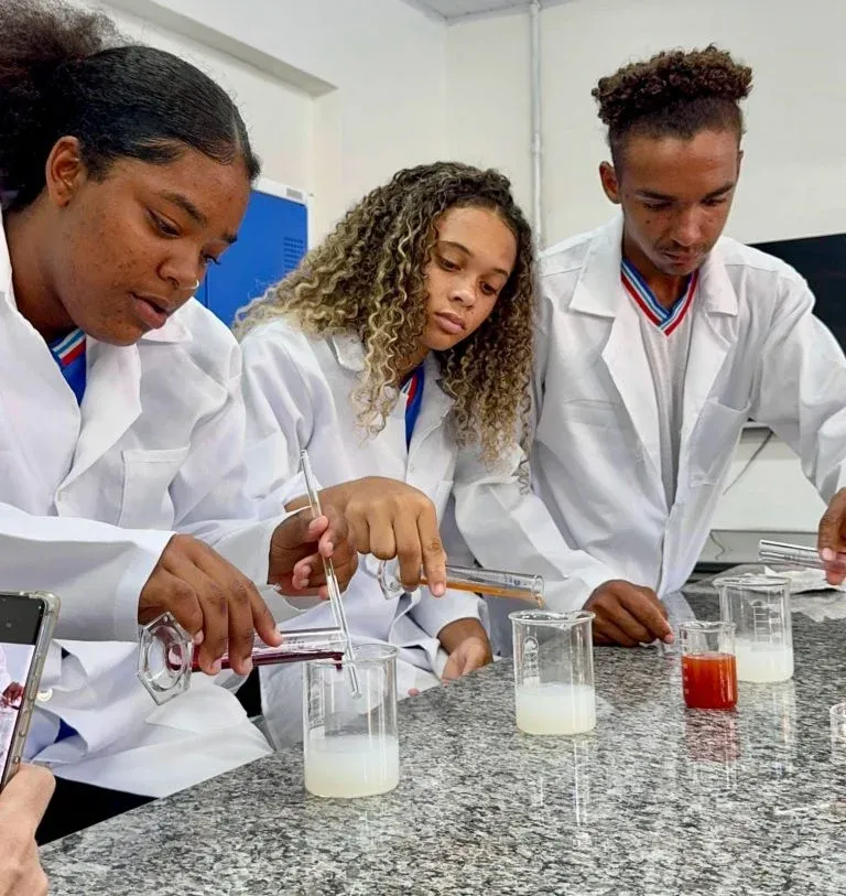 Estudantes baianos criam bioglitter ecológico para o Carnaval