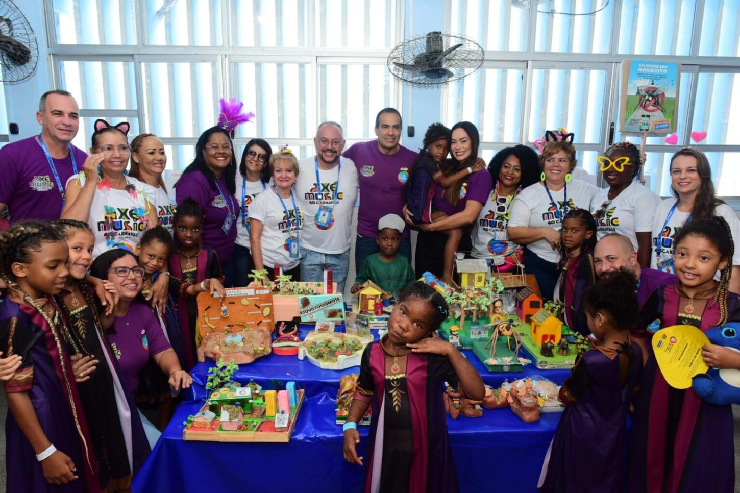 Bruno Reis e delegação nigeriana visitam centro de acolhimento para filhos de ambulantes no Carnaval