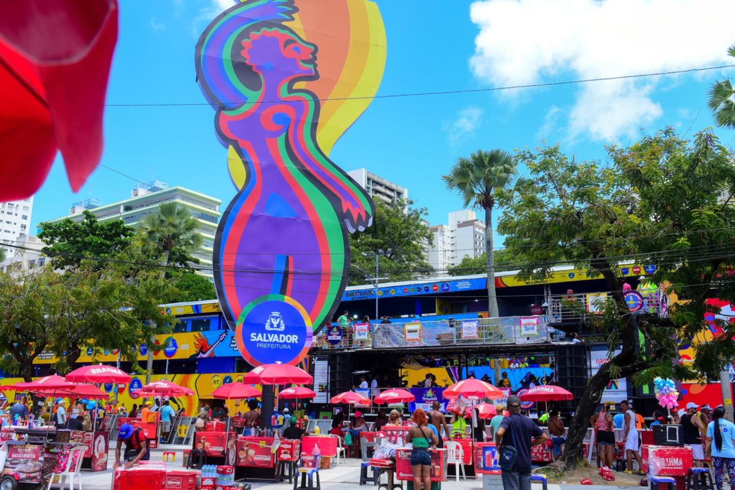 Ordenamento dos ambulantes no Carnaval conquista 96% de aprovação, mostra pesquisa