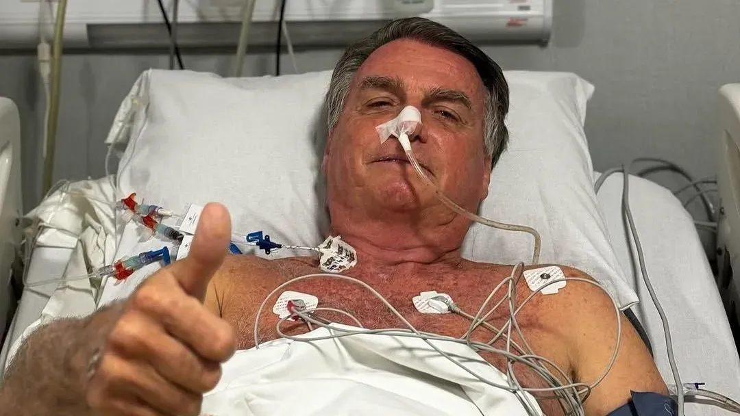 Bolsonaro é submetido a cirurgia em hospital particular de Brasília