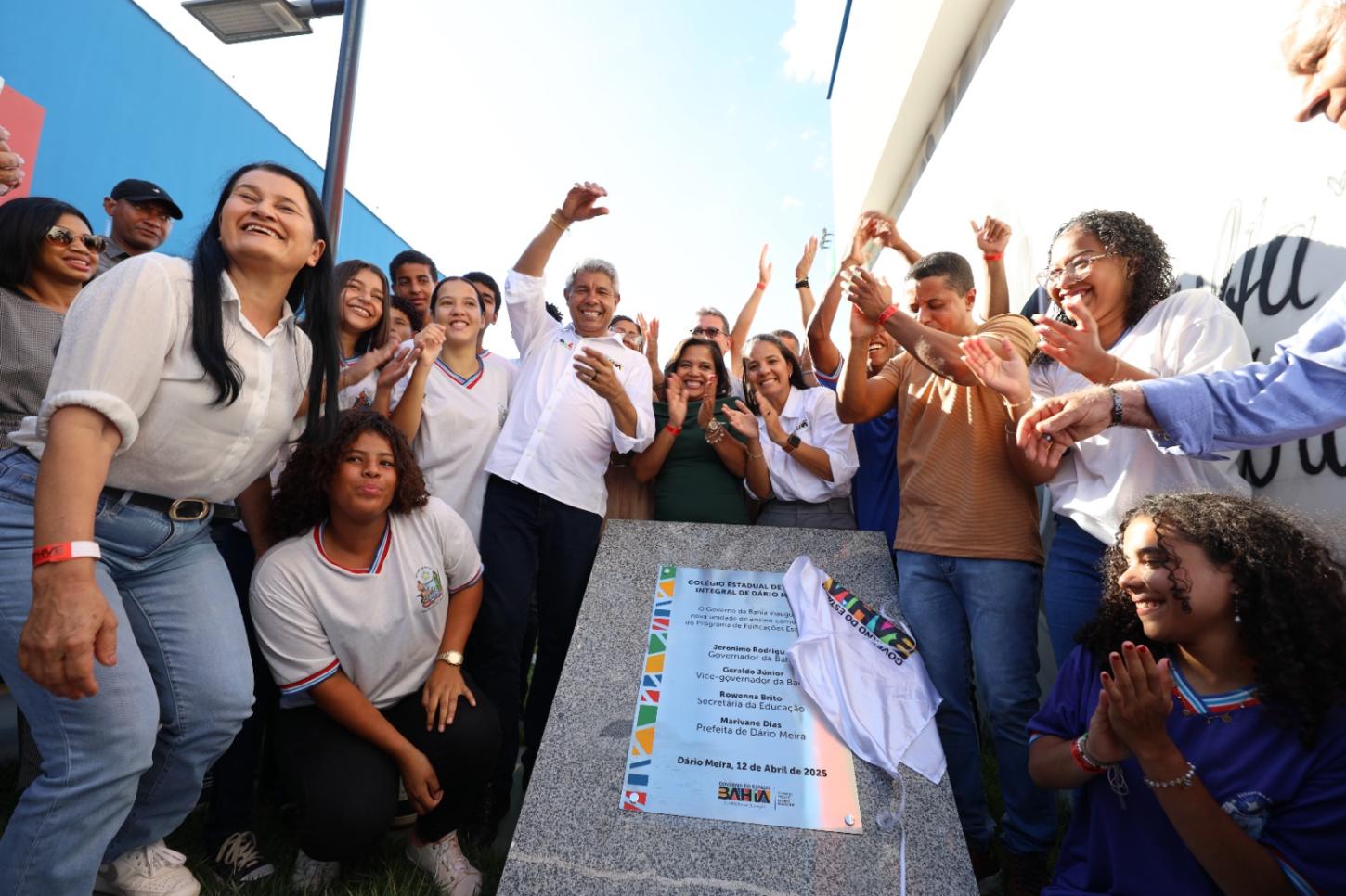Governo do Estado entrega equipamentos de saúde e inaugura novo colégio em Dário Meira