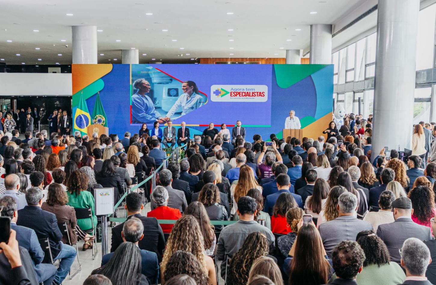 Em Brasília, Jerônimo Rodrigues participa do lançamento do programa Agora Tem Especialistas