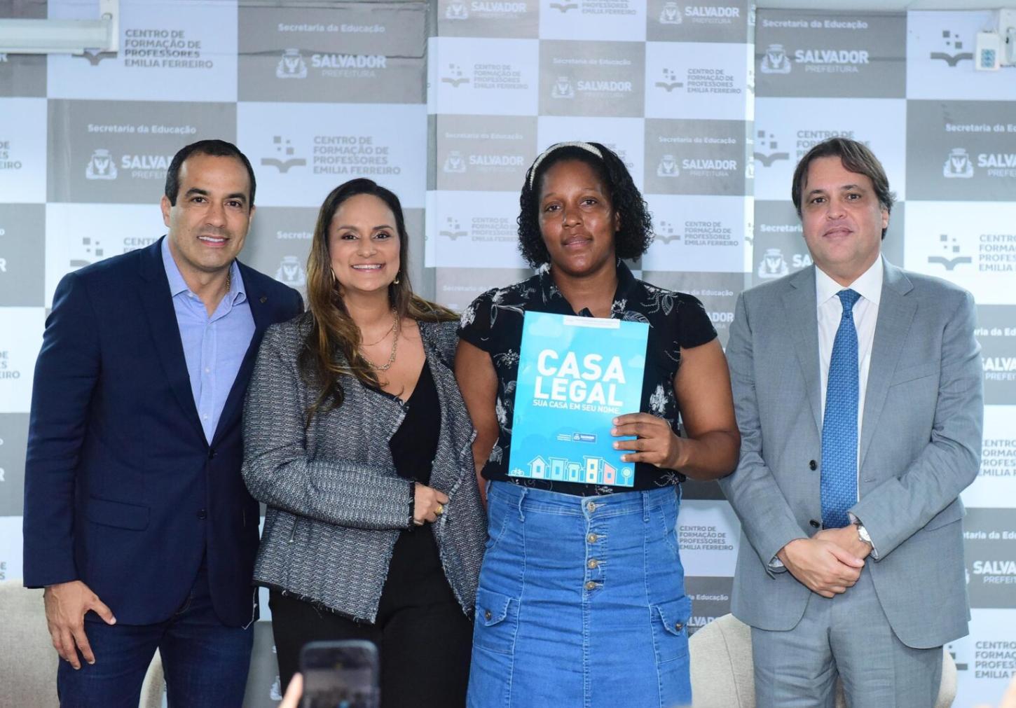 Prefeitura entrega mais de 2,2 mil títulos de propriedade pelo programa Casa Legal