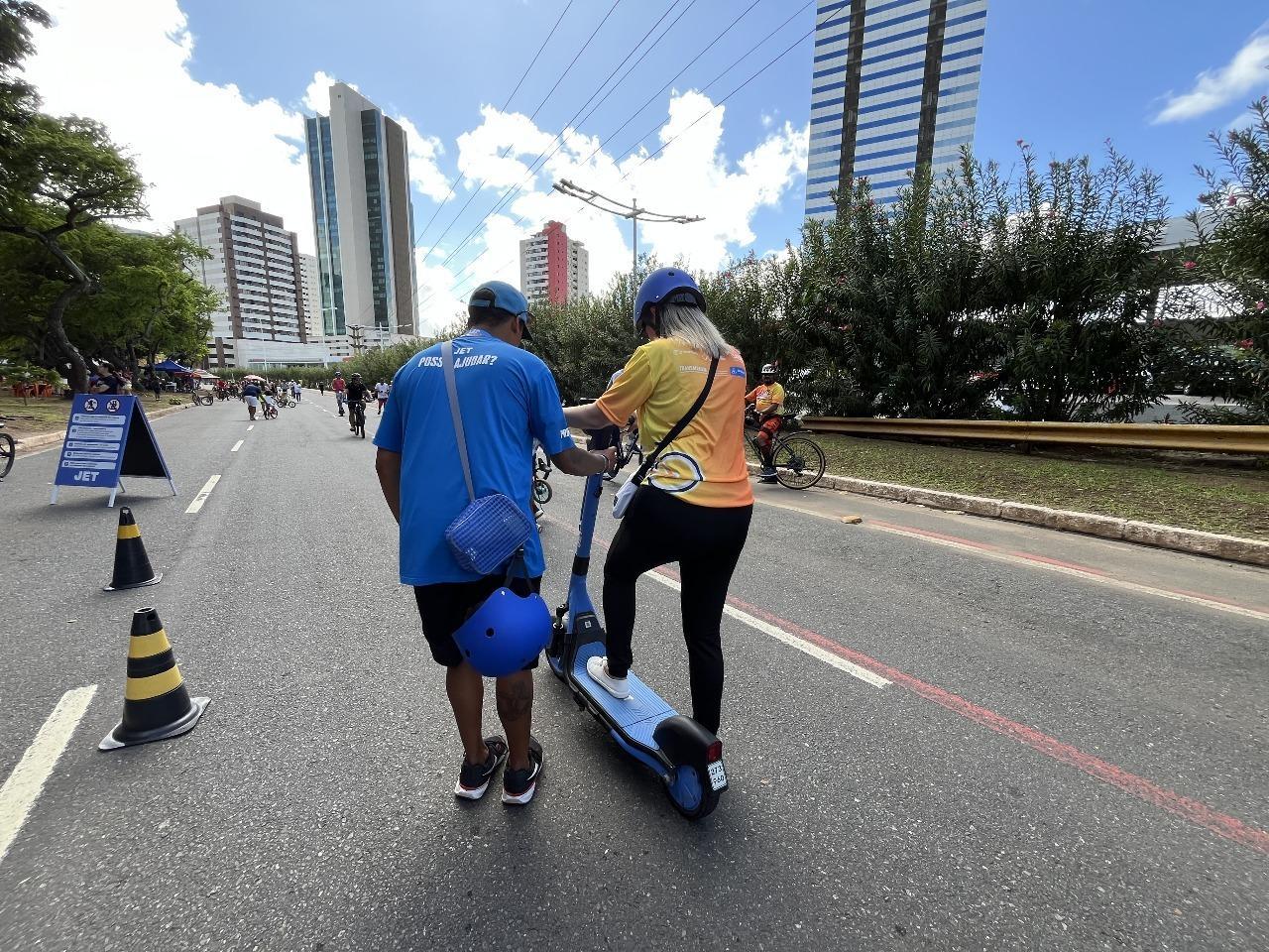 Salvador terá escolas fixas de condução segura para patinetes elétricos aos domingos de junho