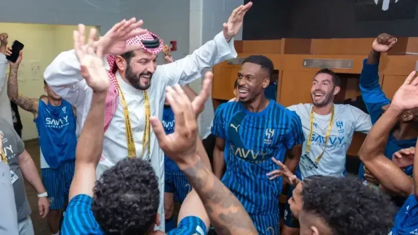 Jogadores do Al-Hilal fazem festa após anúncio de 