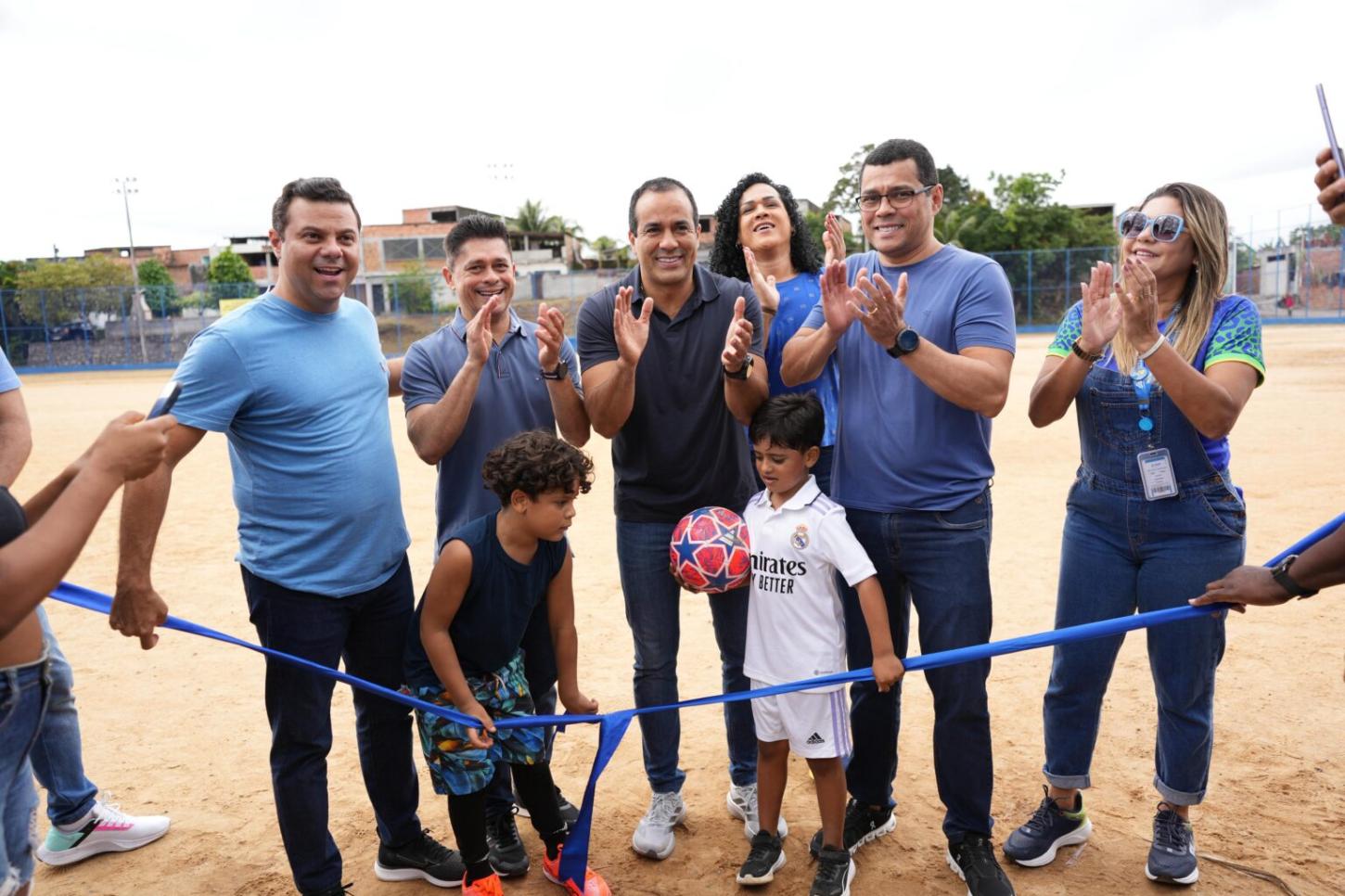 No Dia do Futebol, Valéria ganha campo completamente requalificado pela Prefeitura