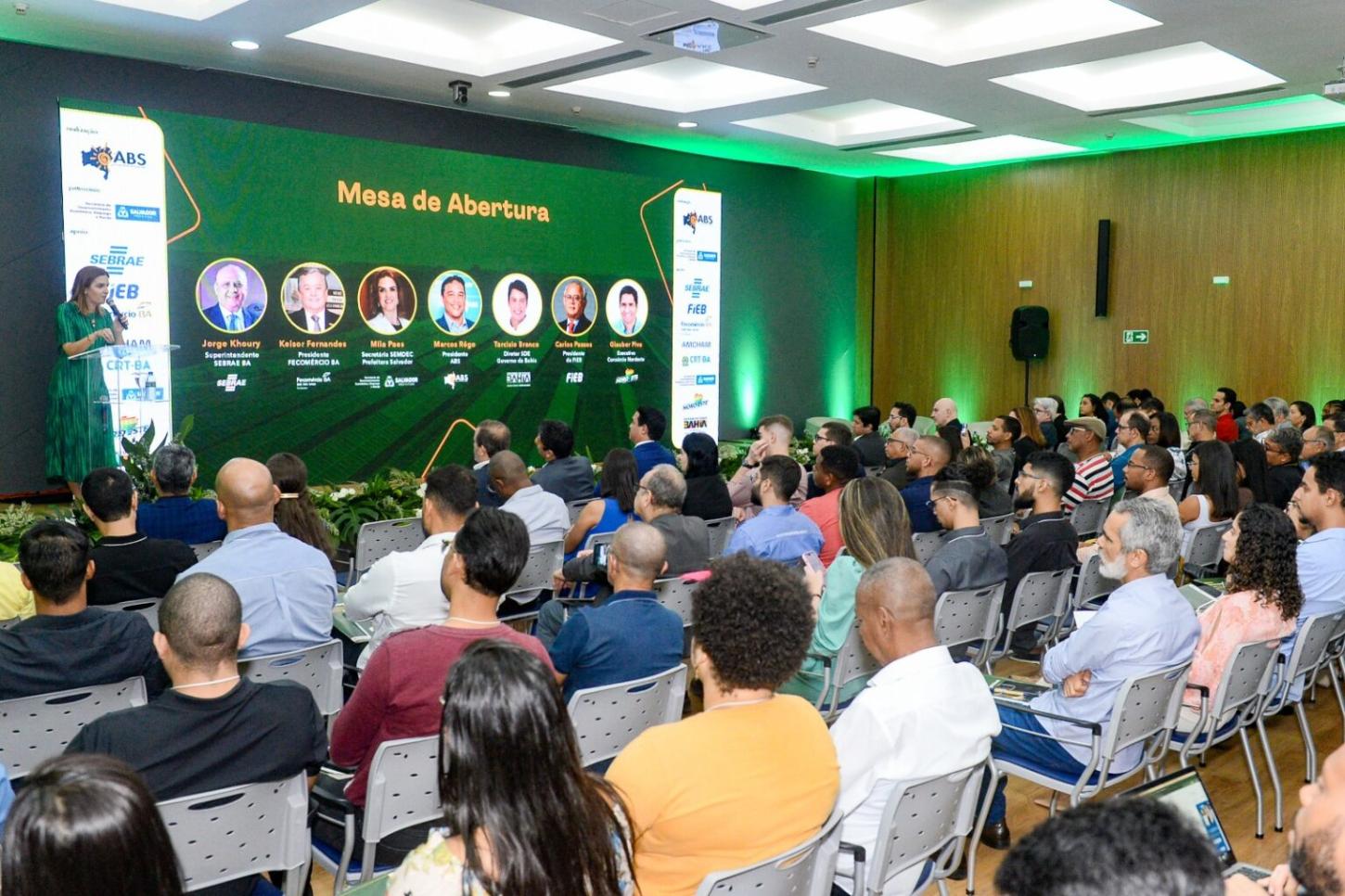 Salvador apresenta iniciativas de transição energética durante evento preparatório com foco na COP 30