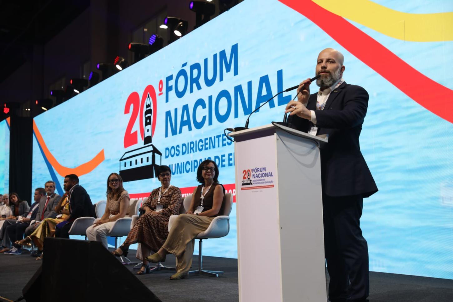 SEC marca presença no Fórum Nacional de Educação e destaca ações em parceria com os municípios
