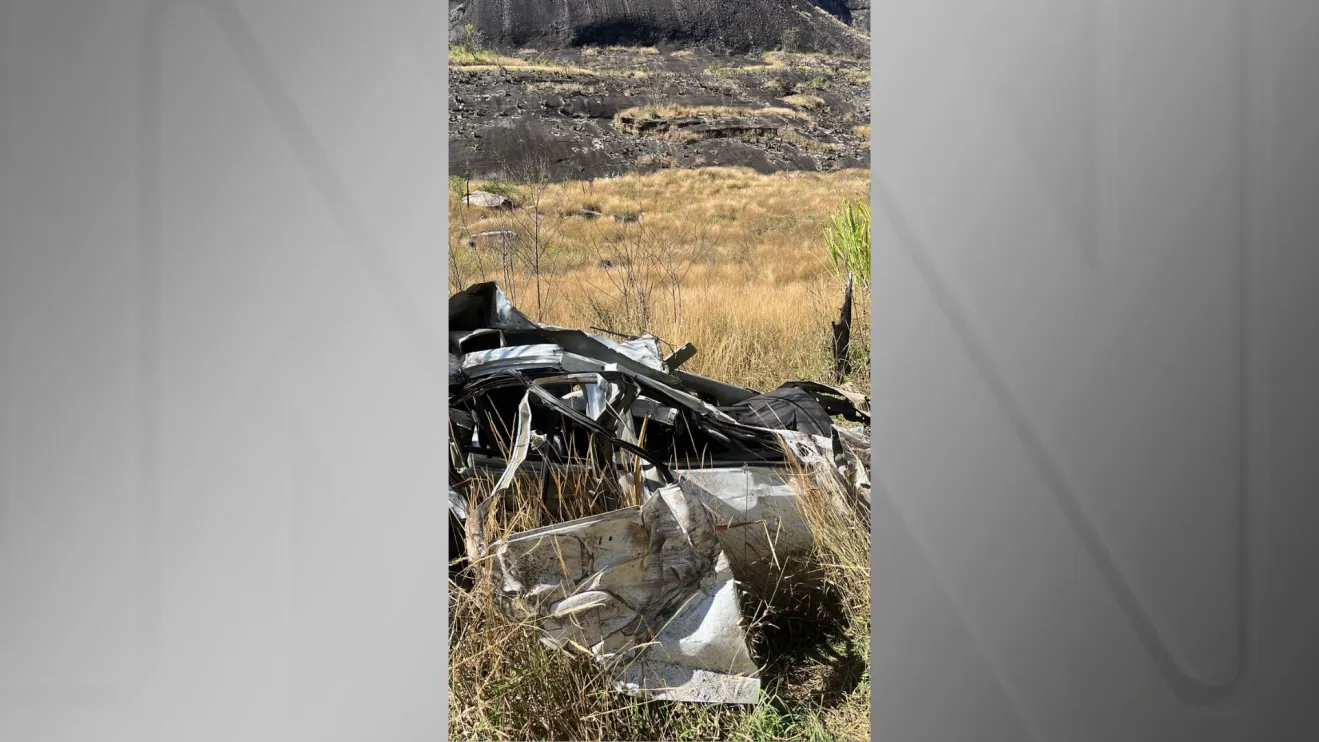 Casal namora na beira de penhasco, carro balança, despenca e ambos morrem