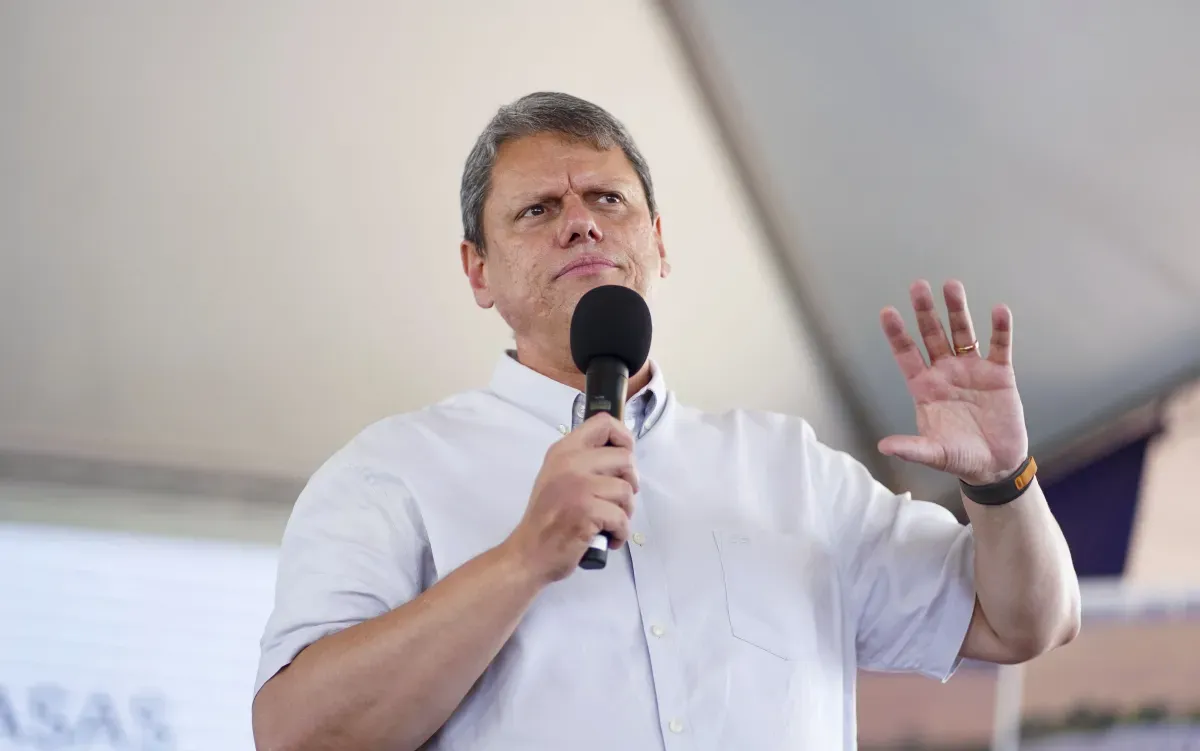 Com “40 anos em quatro”, Tarcísio defende enxugar ministérios