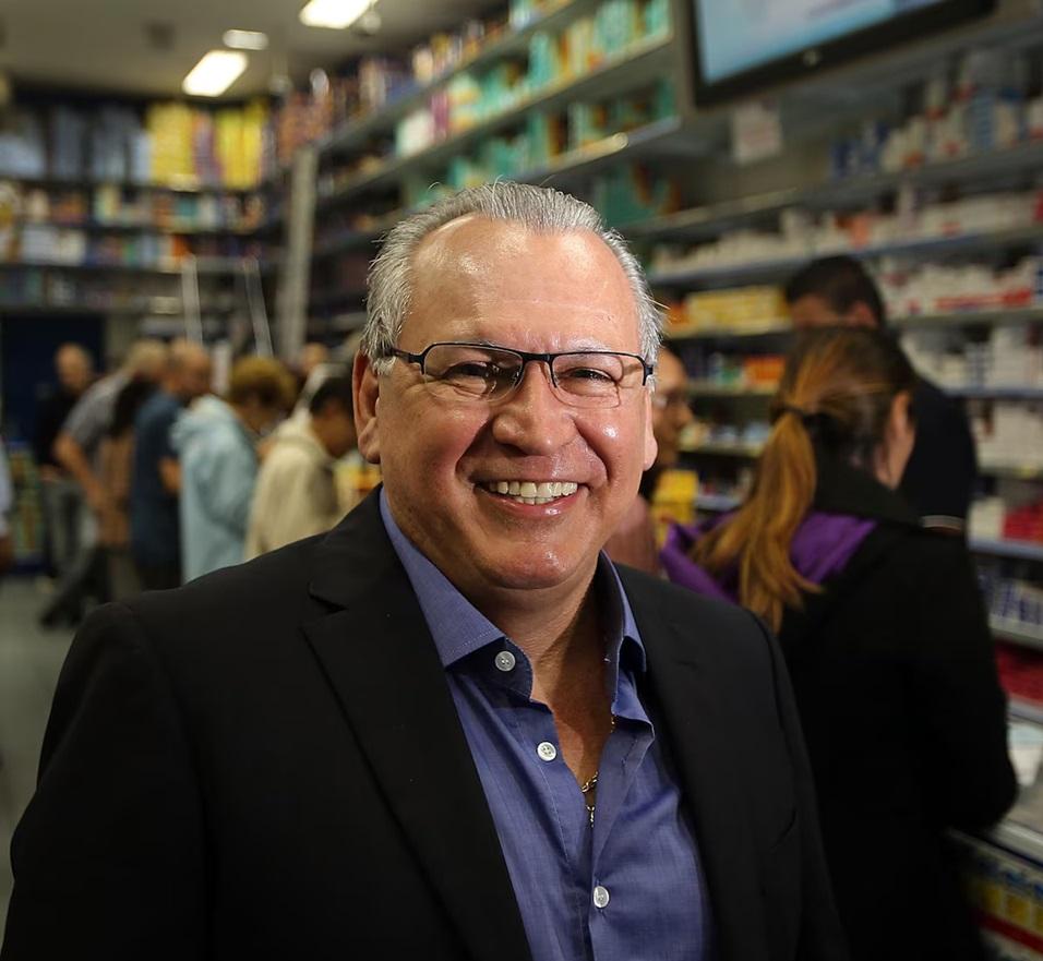 O empresário Sidney Oliveira, fundador da rede de farmácias Ultrafarma, foi preso na manhã desta terça-feira, 12 de agosto de 2025, durante a Operação Ícaro