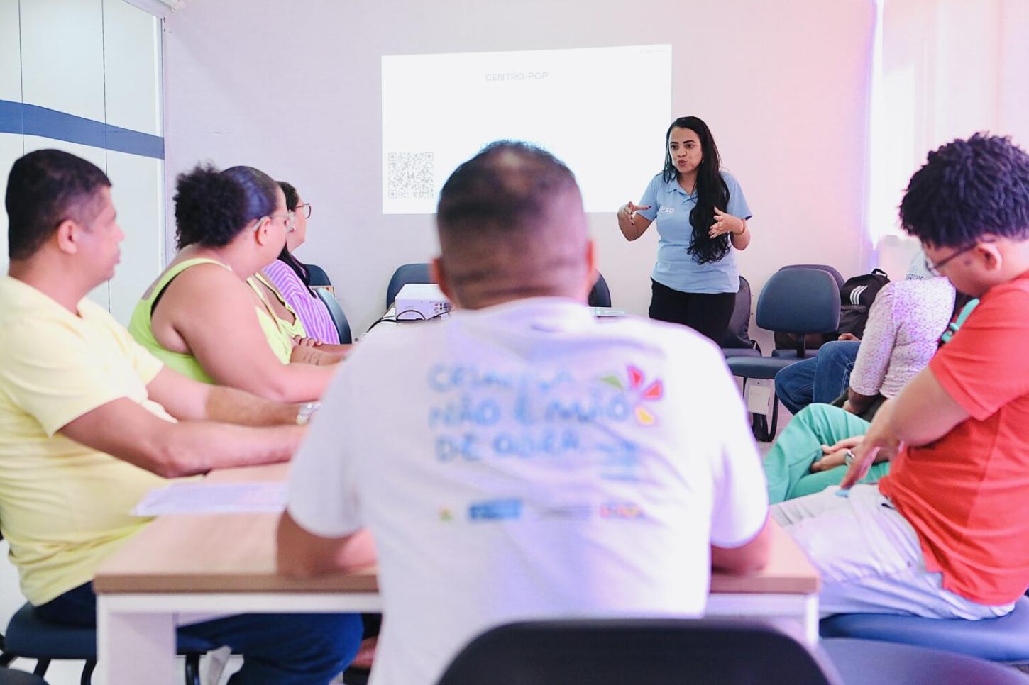 Profissionais do Centro Pop Djalma Dutra participam de capacitação em redução de danos