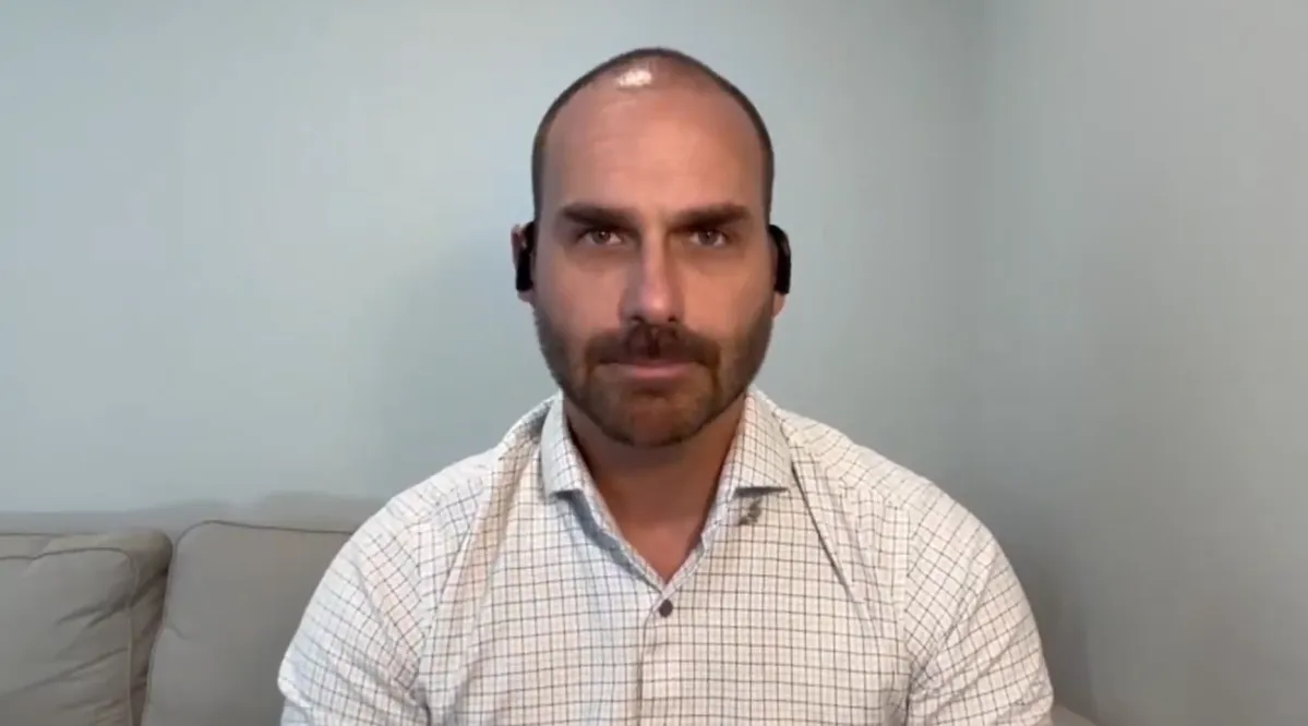 Eduardo Bolsonaro critica relator da anistia e cita possíveis sanções