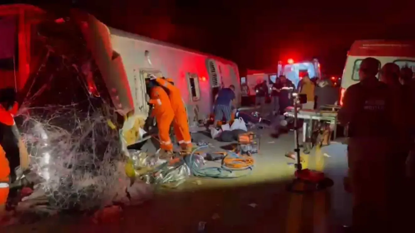 Acidente de ônibus deixa mortos e feridos no agreste de PE
