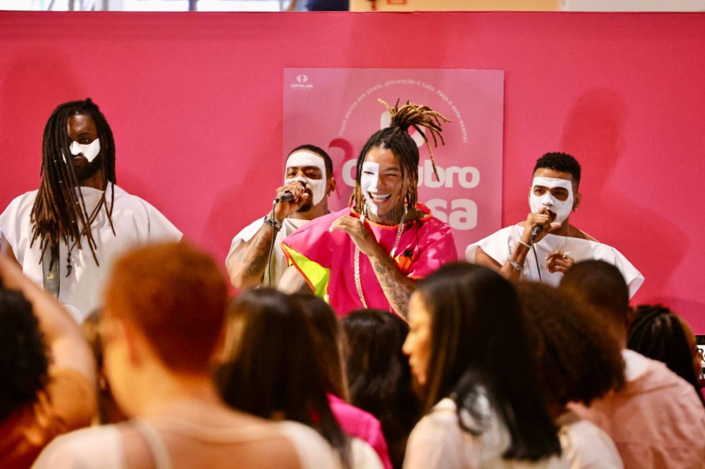 Com apresentação do Fantasmão, Prefeitura encerra semana de serviços do Outubro Rosa em shopping