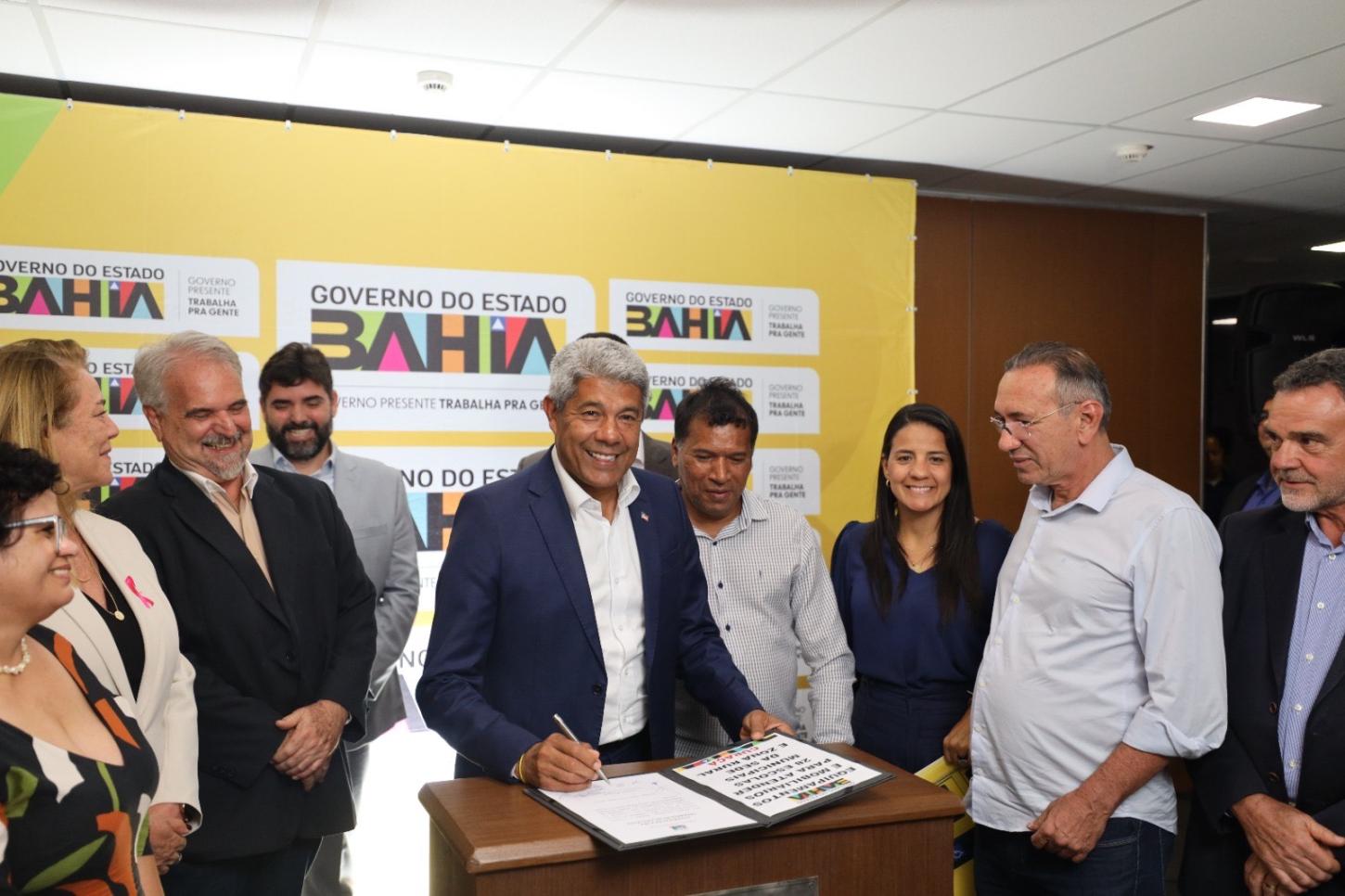 Governo do Estado formaliza convênio com quatro prefeituras para fortalecer a Rede Municipal de Ensino