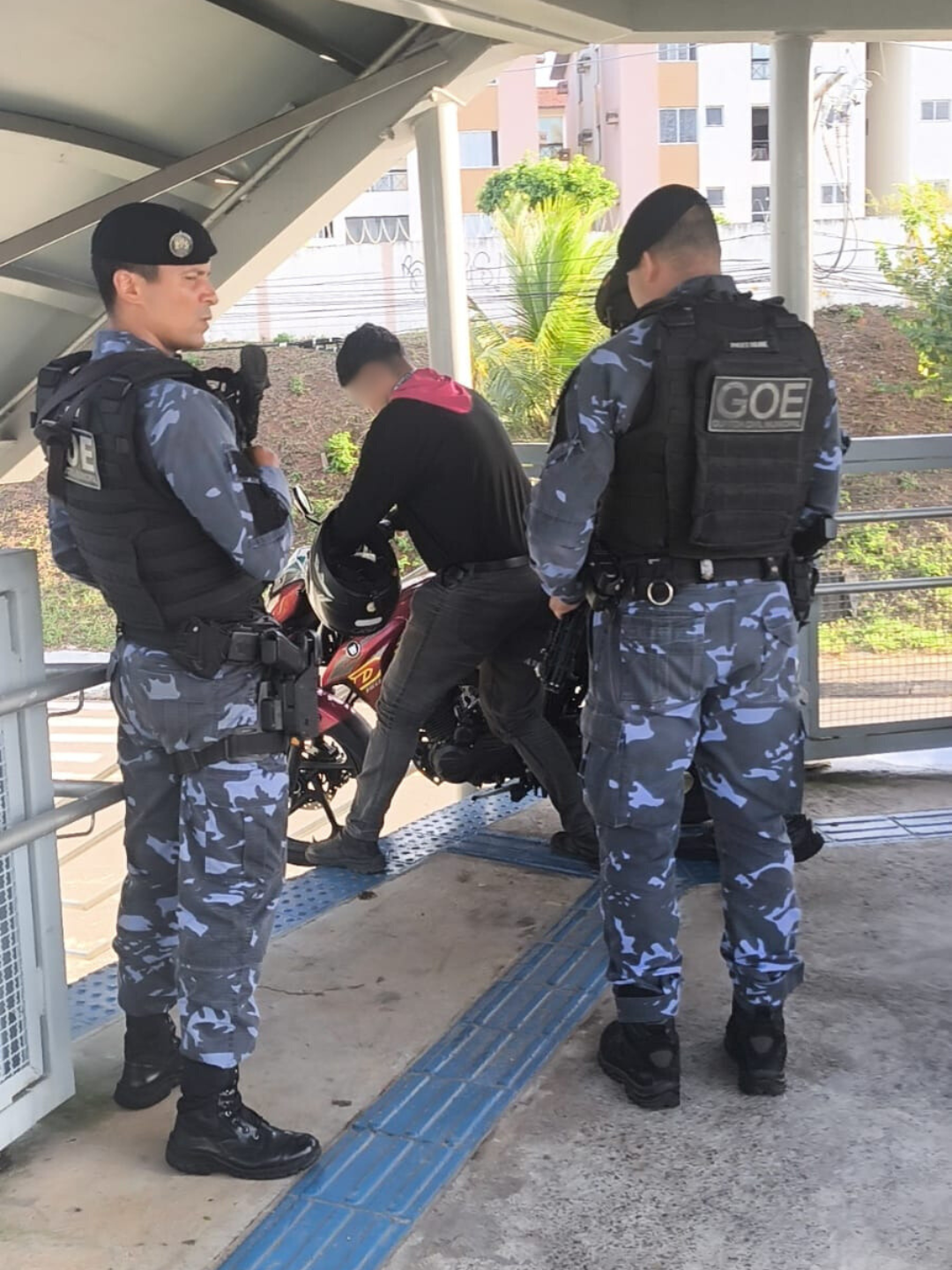 Notificações por trânsito de motos em passarelas aumentam 200% com fiscalização intensificada