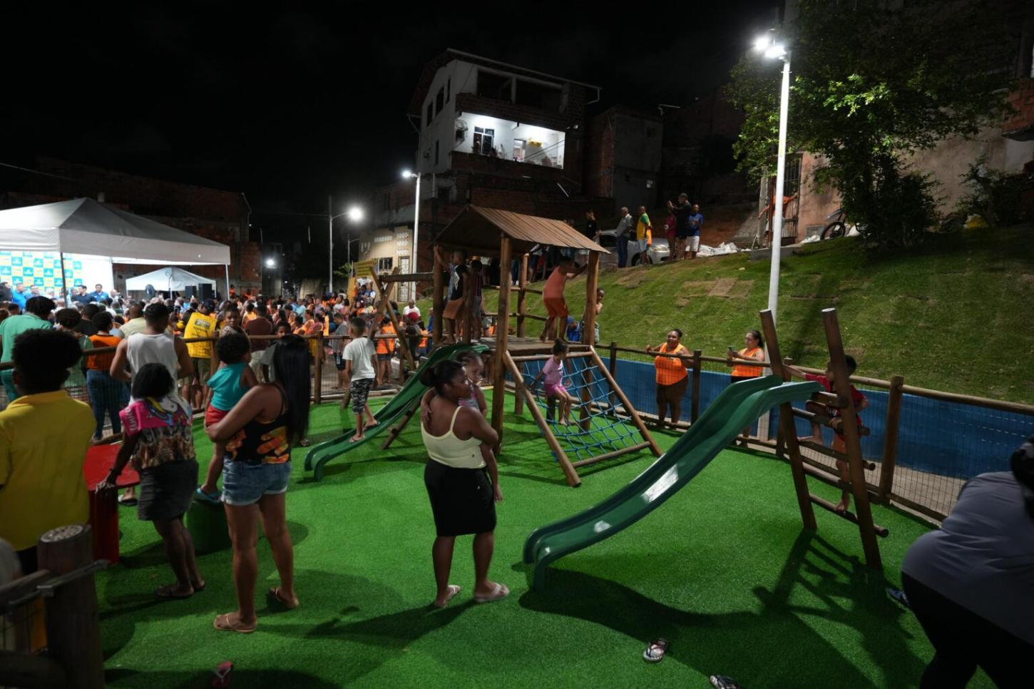 Prefeitura entrega praça e campo de grama sintética em Luiz Anselmo com investimentos de quase R$ 1,4 milhão