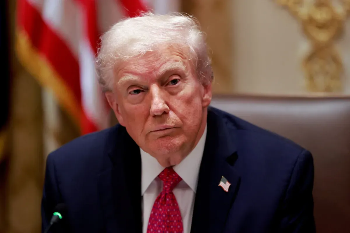 Trump pede a Zelensky e Putin que parem com 