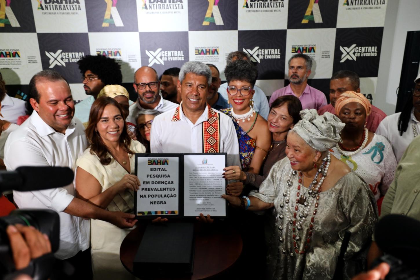 Jerônimo Rodrigues anuncia pacote de iniciativas para a população negra durante homenagem ao centenário de Mãe Stella de Oxóssi