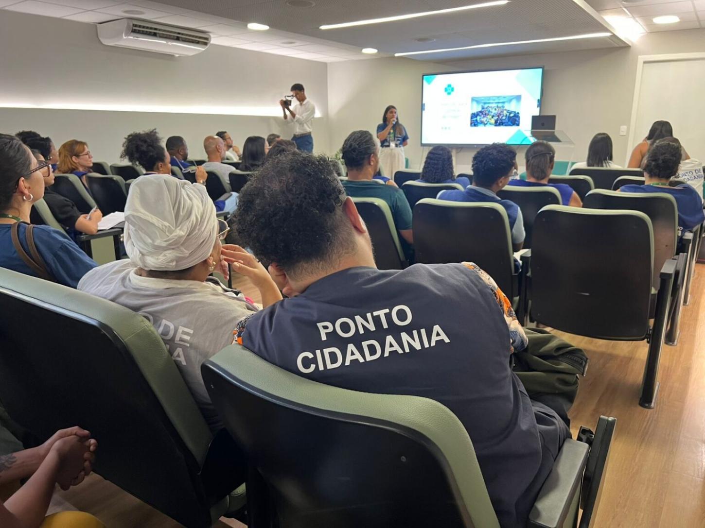 Profissionais do Girassóis de Rua participam de oficina sobre manejo de crises em saúde mental