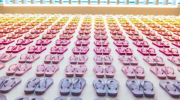 Ações da Alpargatas caem na bolsa em meio à polêmica política