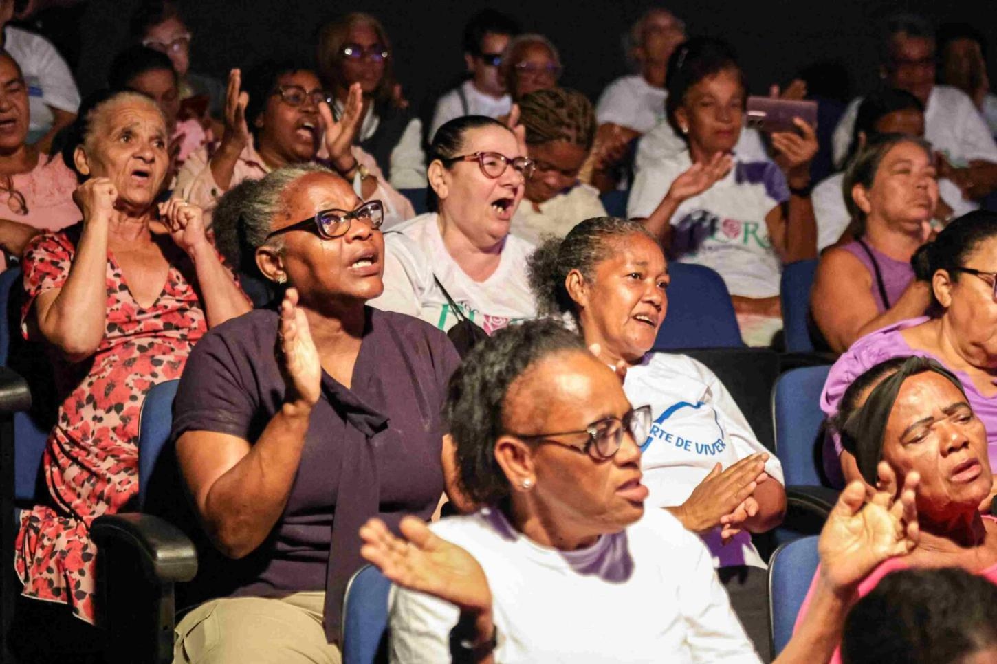 Prefeitura vai levar 800 idosos acolhidos em instituições de longa permanência para Show de Roberto Carlos