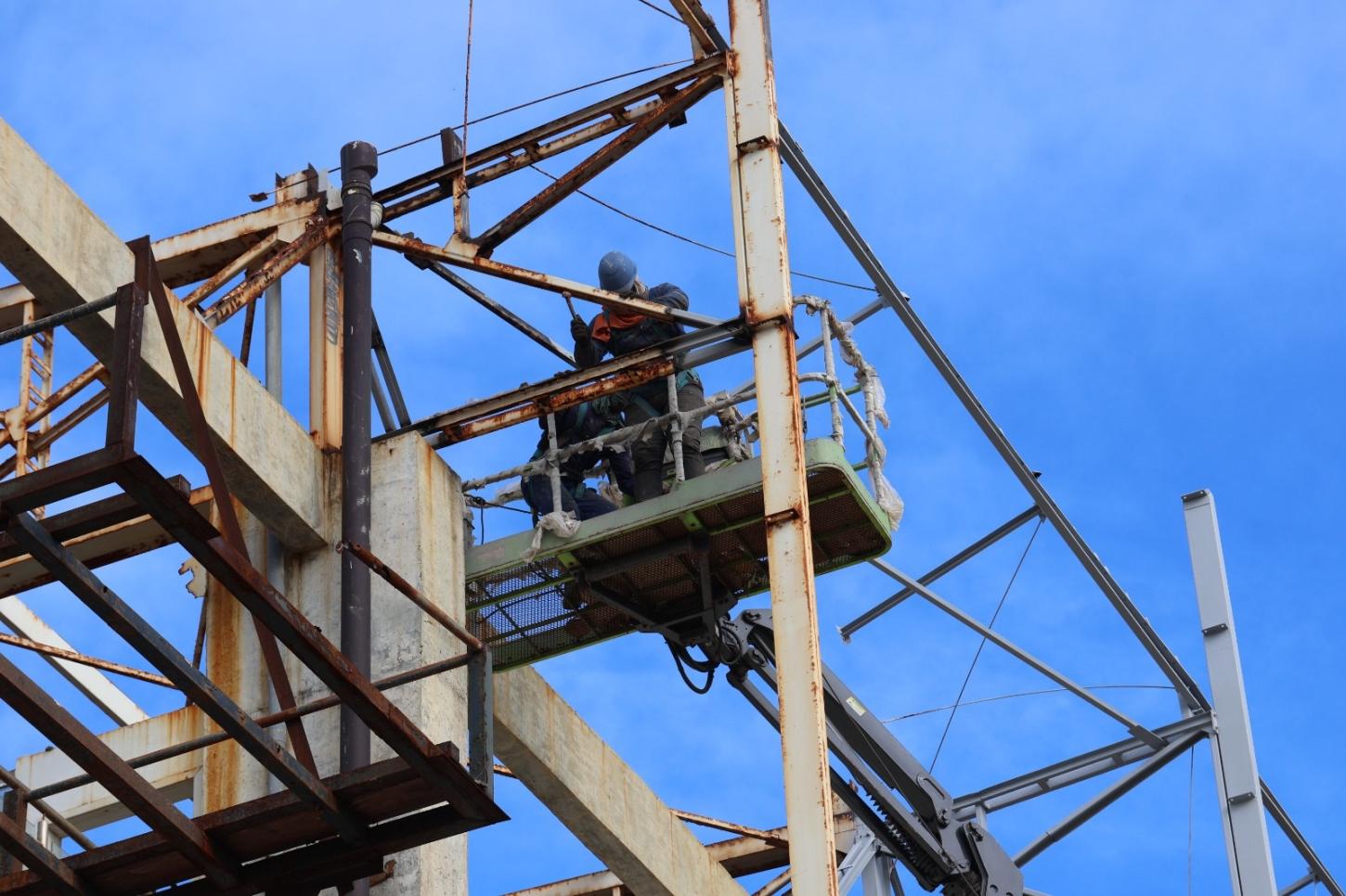 Reforma da Arena de Esportes da Bahia avança com substituição de estruturas oxidadas e intervenções na área da piscina