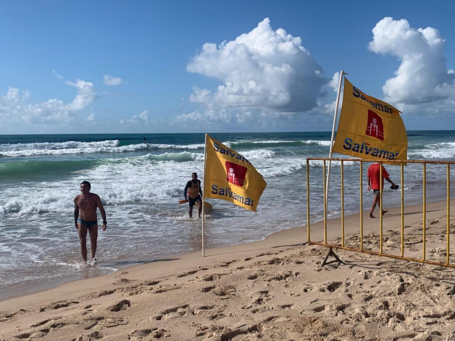 Salvamar realiza prova de natação em águas abertas para celebrar Dia do Salva-Vidas
