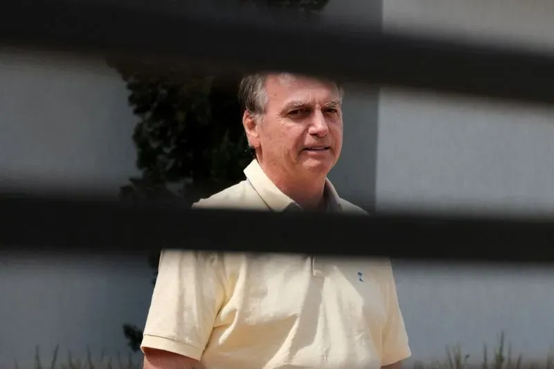 Veja quando Bolsonaro poderá ir para o regime semiaberto, segundo a Justiça