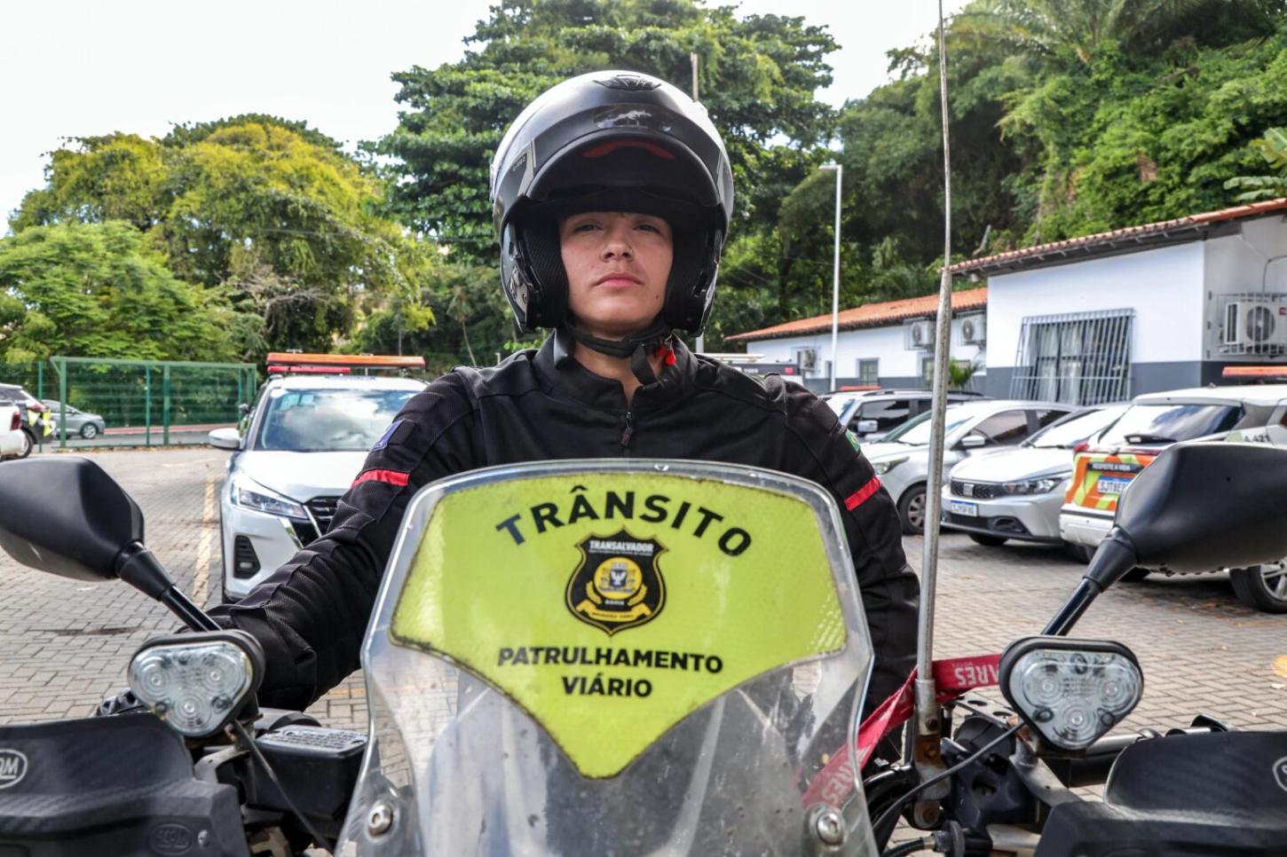 Agente da Transalvador é primeira mulher a integrar grupo de escolta em motocicletas em Salvador