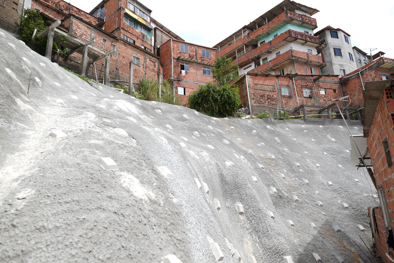 Com investimento de R$ 3,2 milhões, contenção de encosta entregue pela Prefeitura traz segurança a moradores de São Marcos