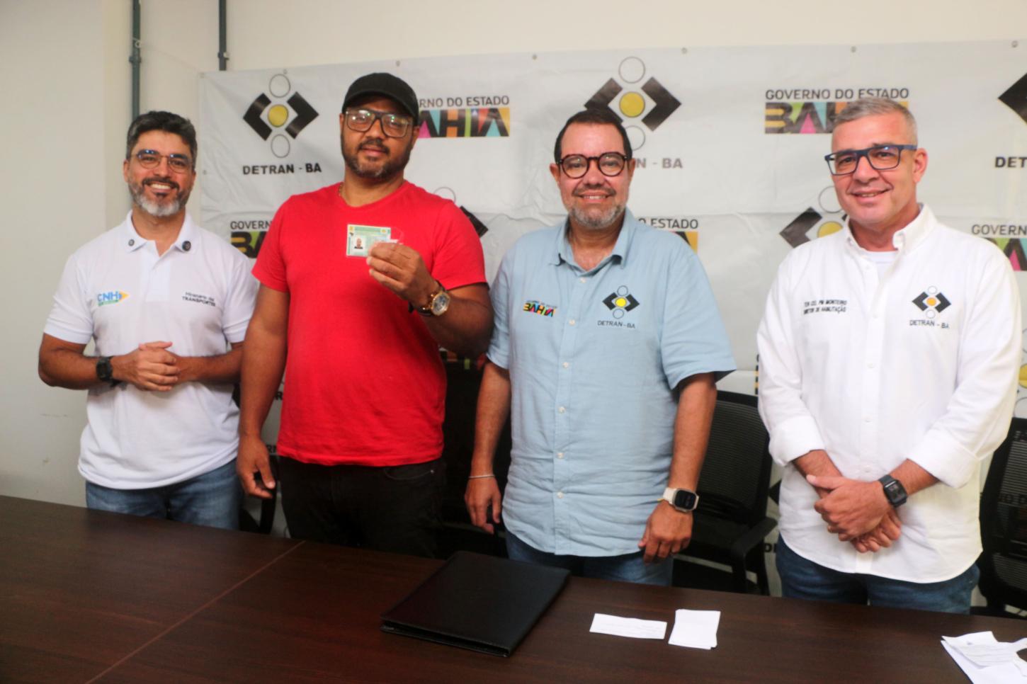 Detran emite primeira habilitação solicitada através da CNH do Brasil