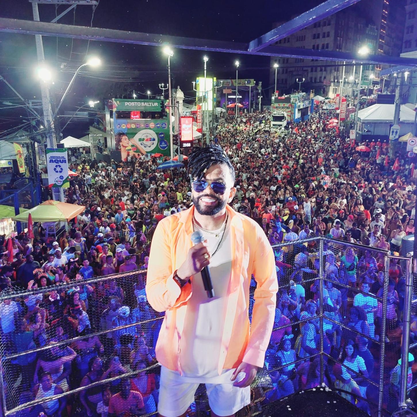 Silvanno Salles celebra sucesso do trio 