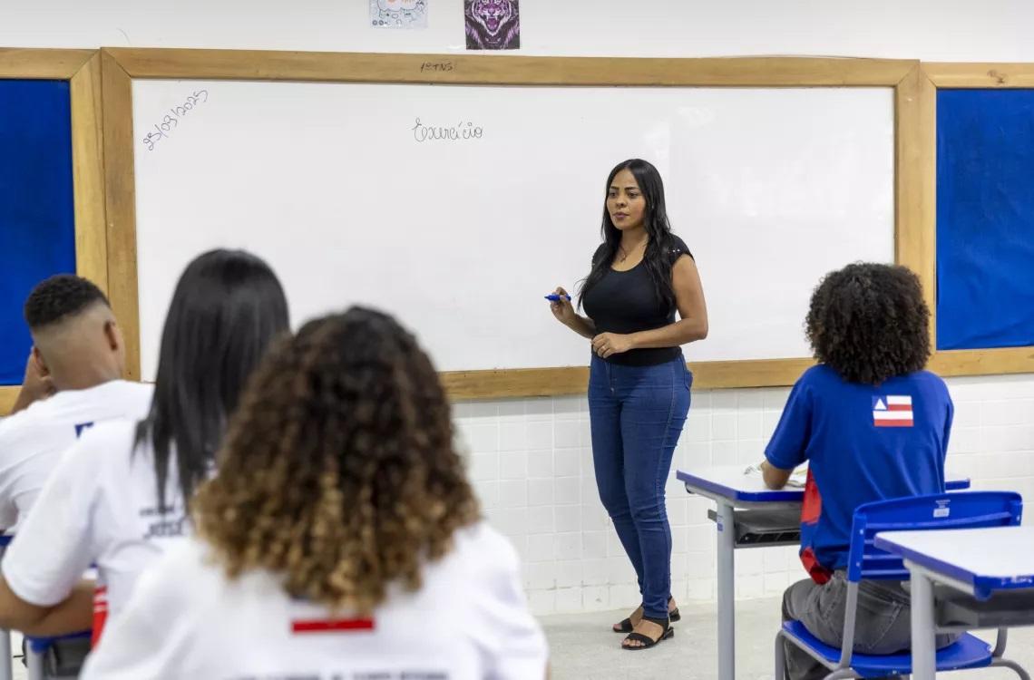 SEC publica lista provisória de profissionais da Educação para mudança do padrão na carreira