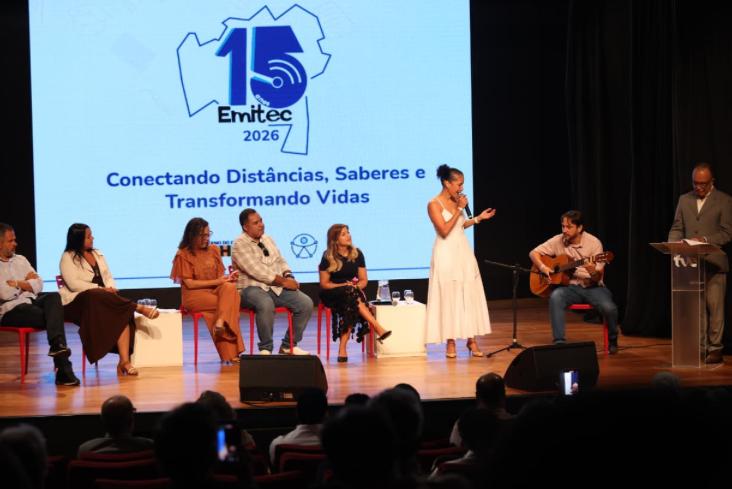Debate sobre inovação e acesso à educação marca início das comemorações pelos 15 anos do EMITec