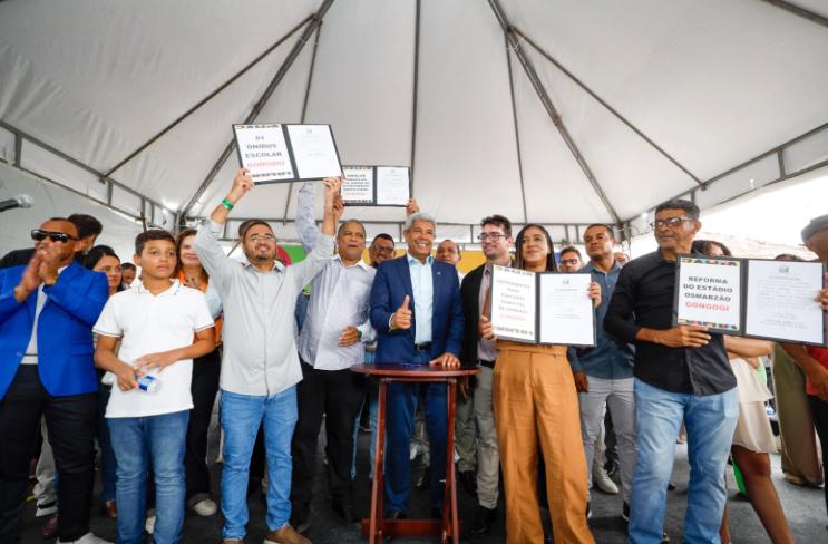 Governo do Estado realiza entrega unidade de beneficiamento de frutas e autoriza pavimentação de estrada em Gongogi