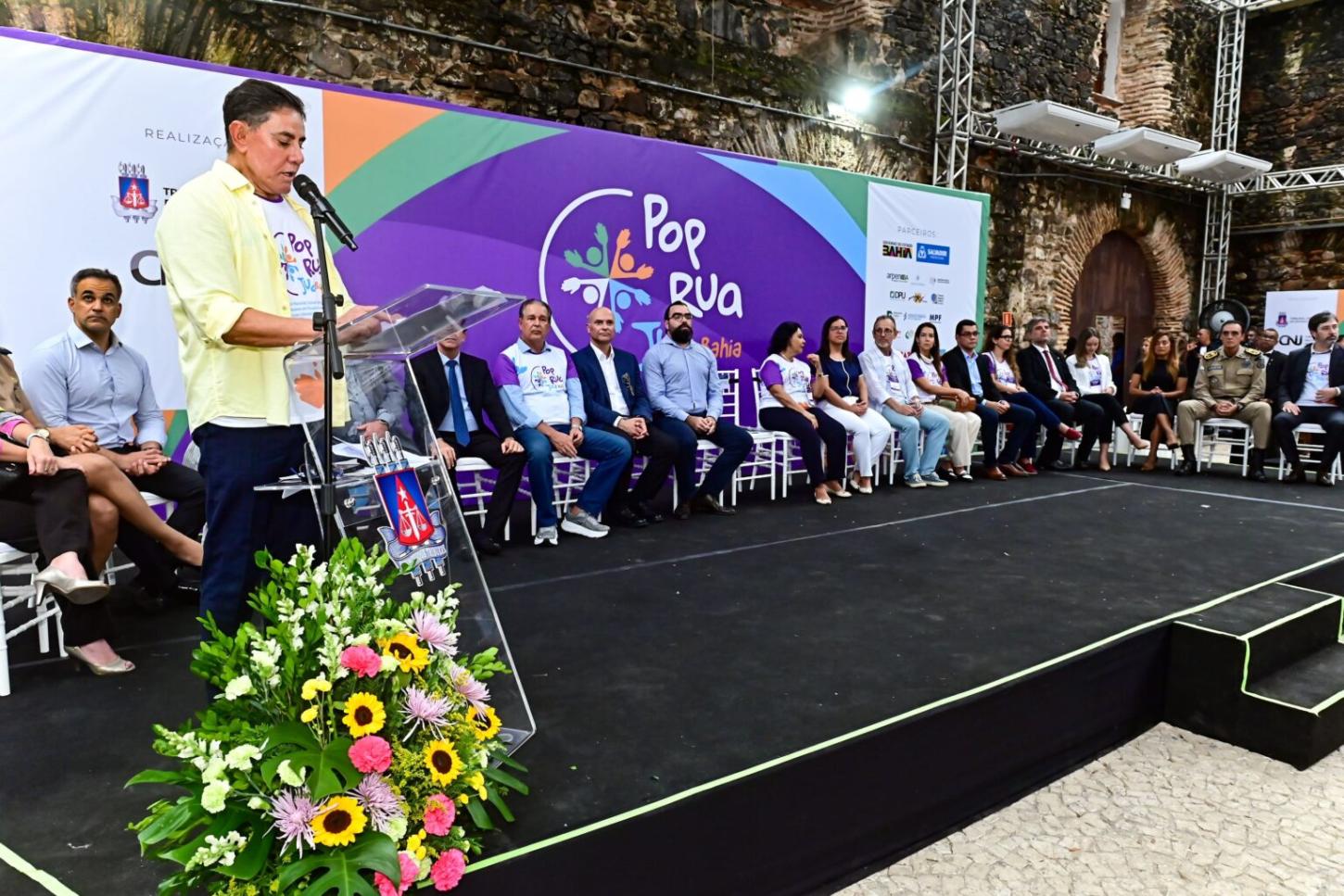 Prefeitura firma parceria com TJBA e TRT-5 para inclusão de pessoas em situação de rua