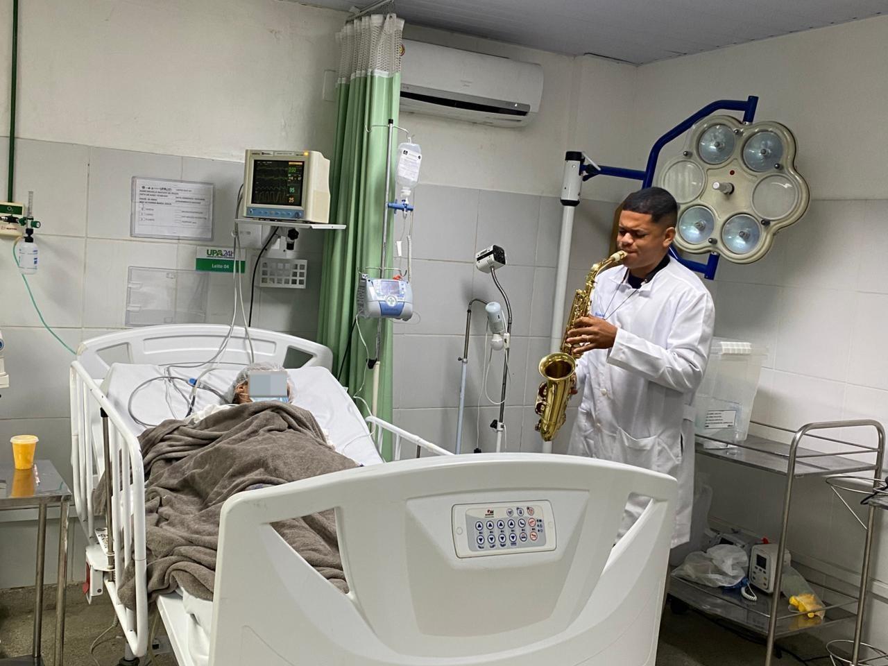 Acolhimento e esperança: musicoterapia humaniza atendimento na UPA Valéria