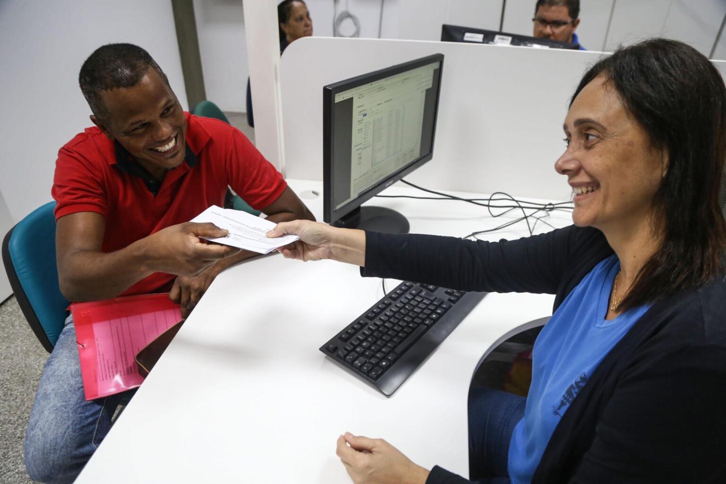 Desemprego em Salvador cai de 14% para 8% em três anos, aponta IBGE
