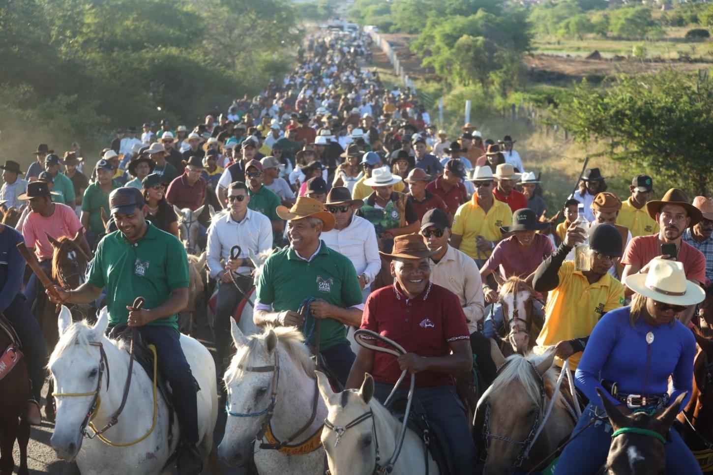 Entrega de equipamentos agrícolas fortalece o desenvolvimento rural de Boa Vista do Tupim