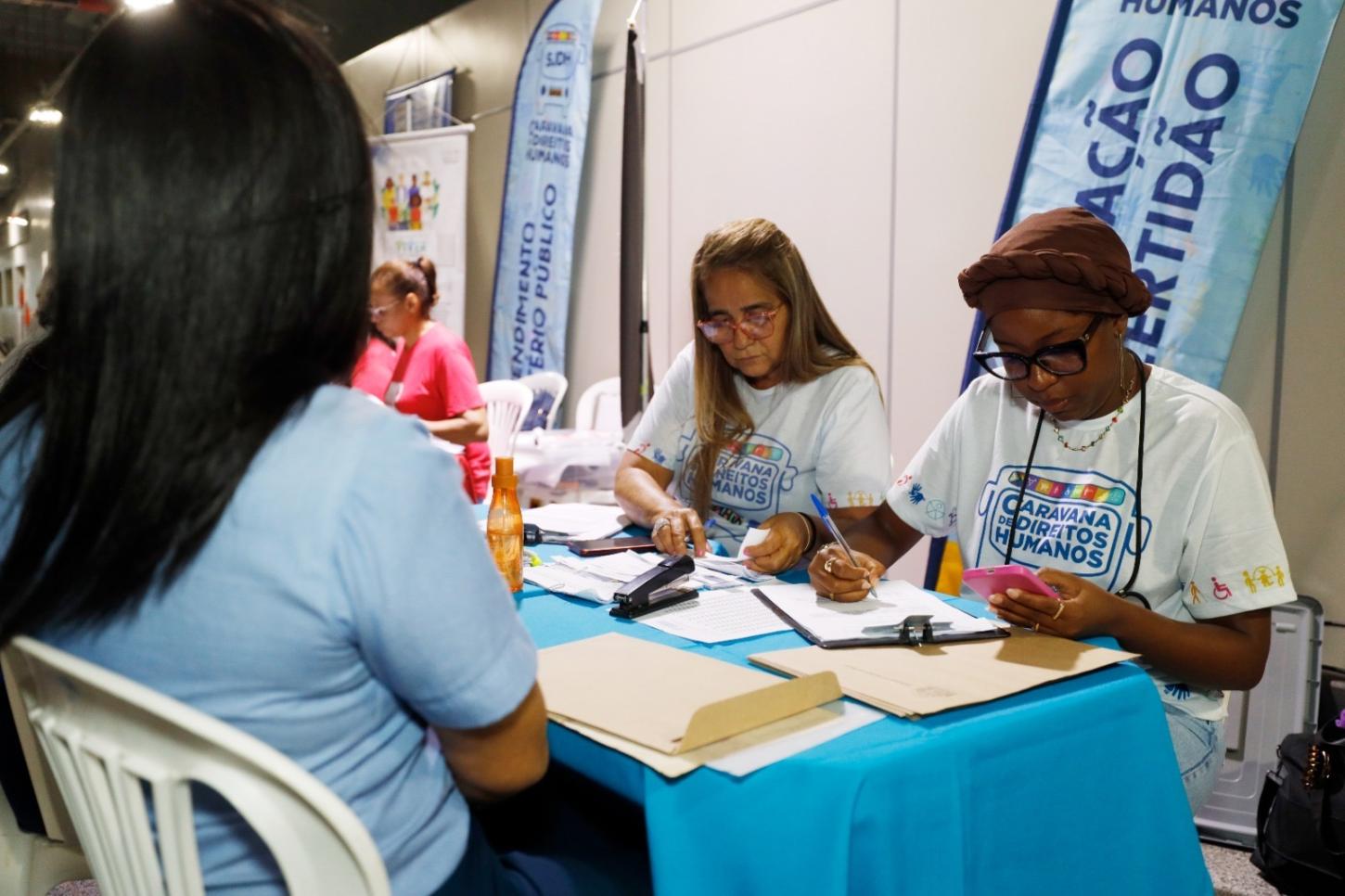Maio da Diversidade: Caravana dos Direitos Humanos leva serviços gratuitos e ações de conscientização ao Terminal Pituaçu